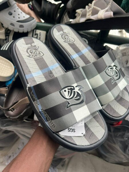 Claquettes élégantes pour hommes