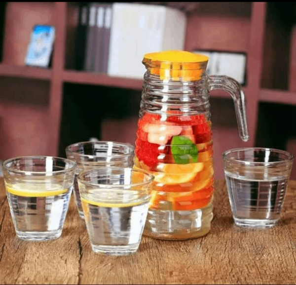 Carafe en verre et 4 verres