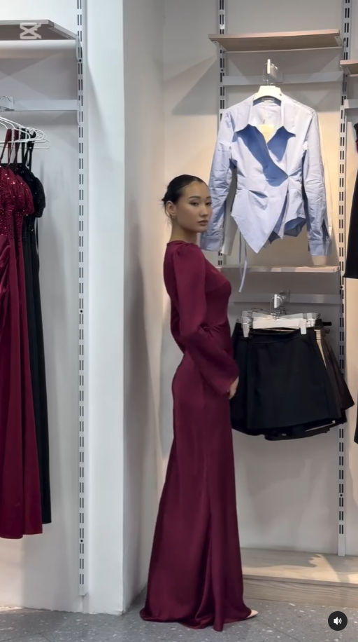 Атласное платье