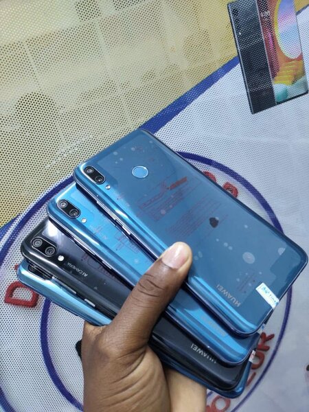 HUAWEI Y9 2019 CASI neuf