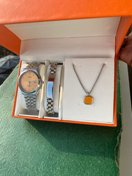 Ensemble Montre et Collier Élégant