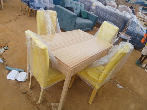 Ensemble table et chaises bois