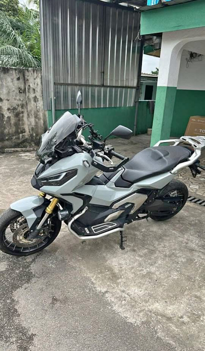 BMW X adv 750 gris