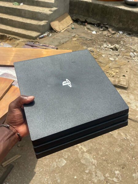 PS4 PRO