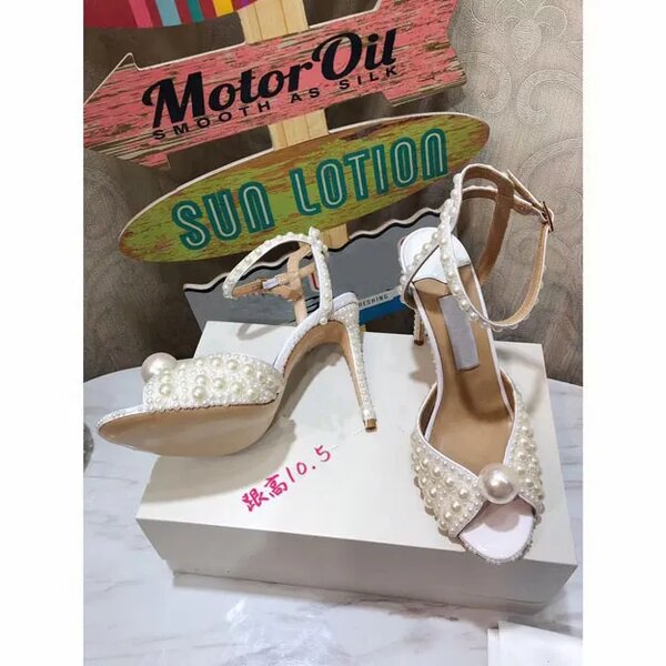 Pretty and classy heel