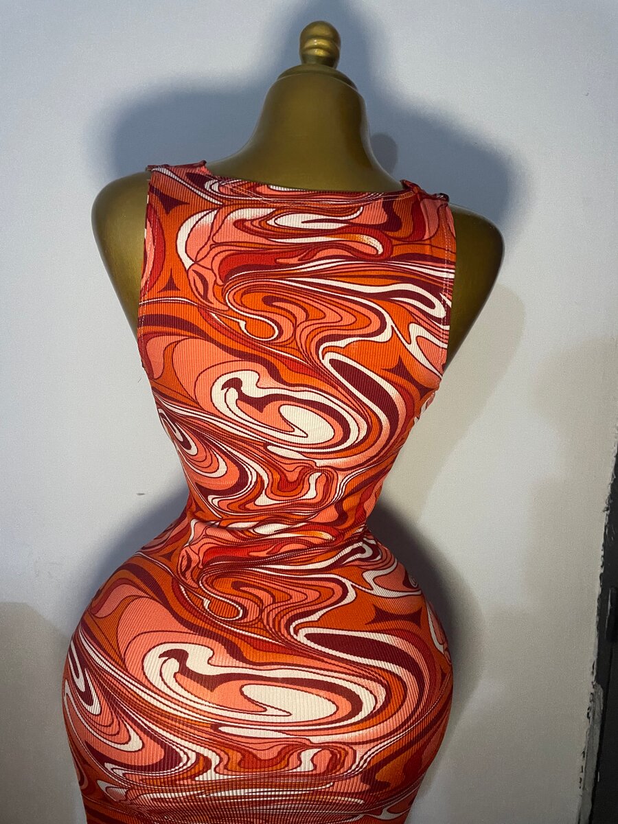 Robe moulante psychédélique