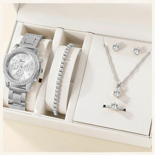 Luxury set of jewelry