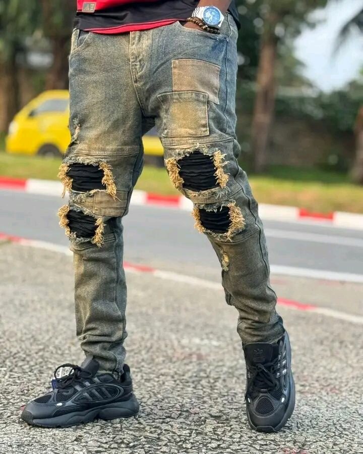 Jeans homme déchirés et décontractés