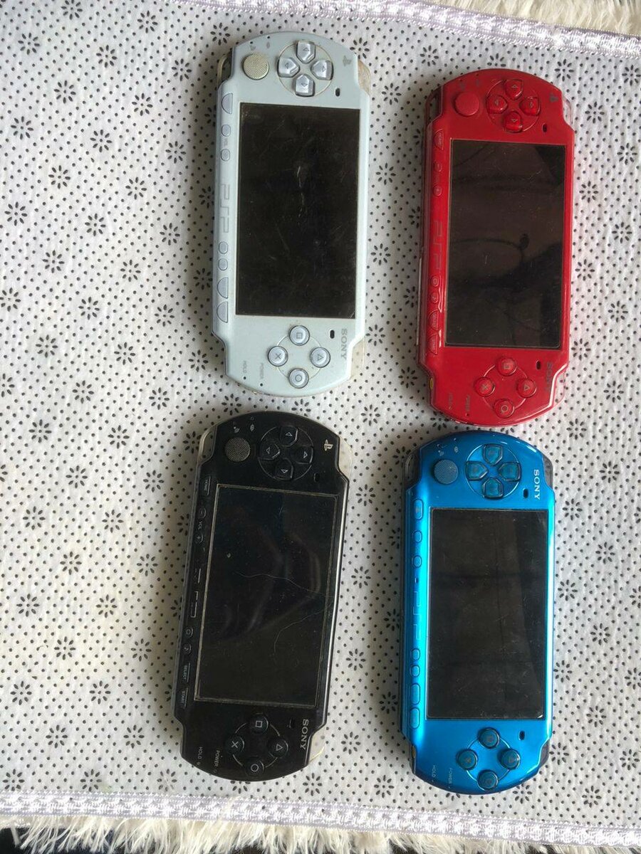 PSP quasi neuf avec plus de 20 jeux installés