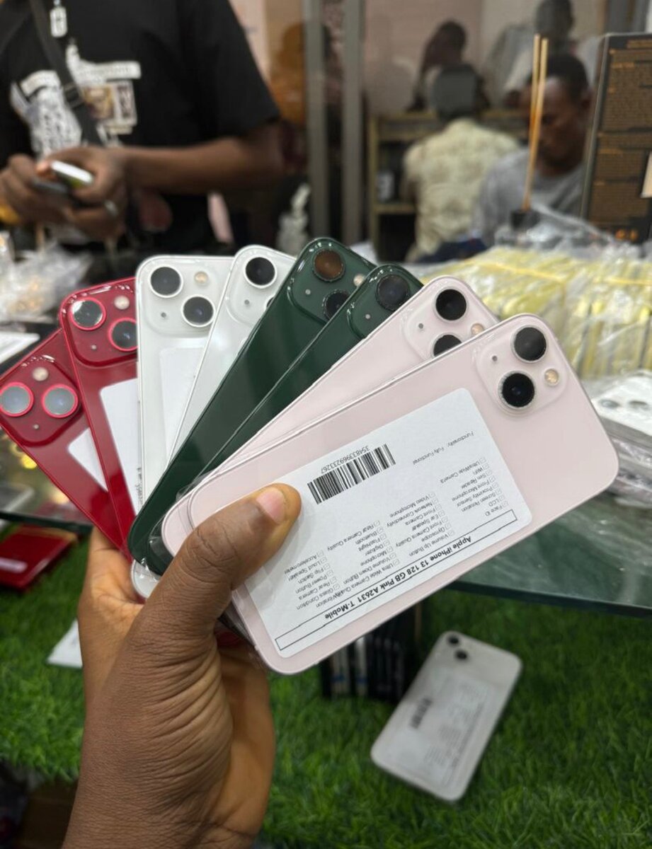 IPhone 13. 128 gigabytes