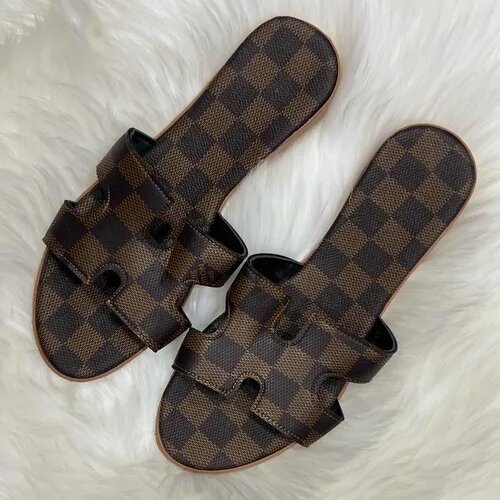 Sandales chics en cuir damier