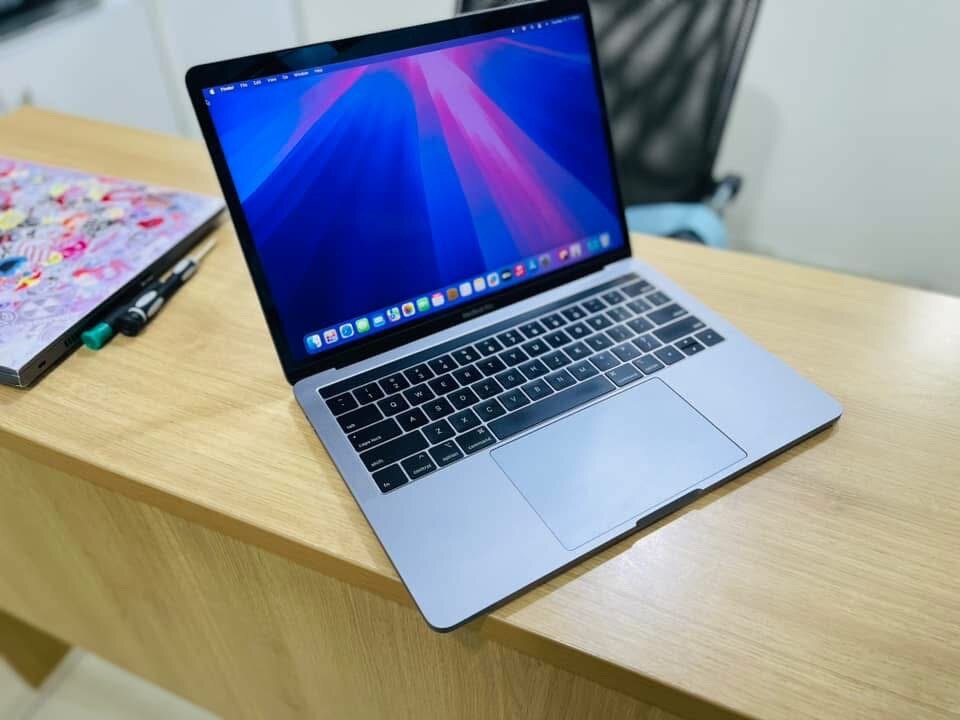 MacBook Pro ( 13.3-inch 2018 T
