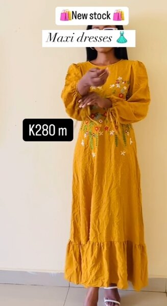 Elegant yellow dress 