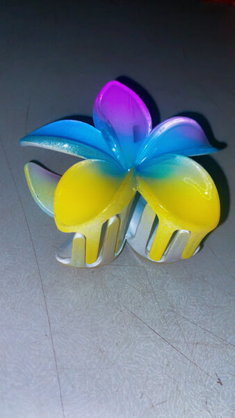 Pince à cheveux fleur colorée