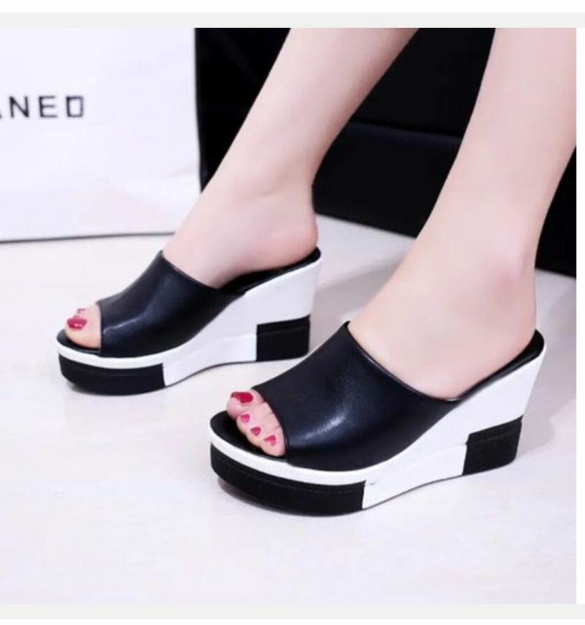 Mules compensées élégantes