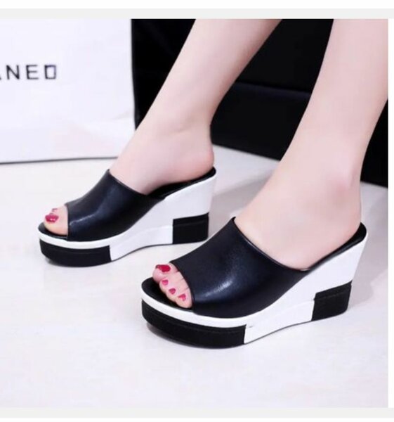 Mules compensées élégantes