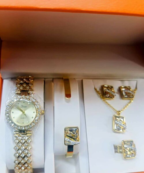 Ensemble Montre et Bijoux Luxe