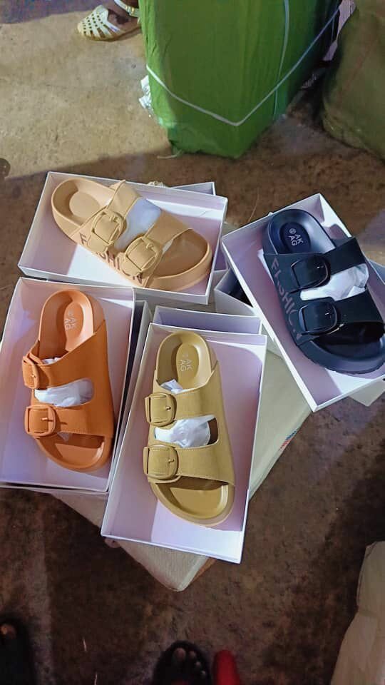 Sandales à doubles brides