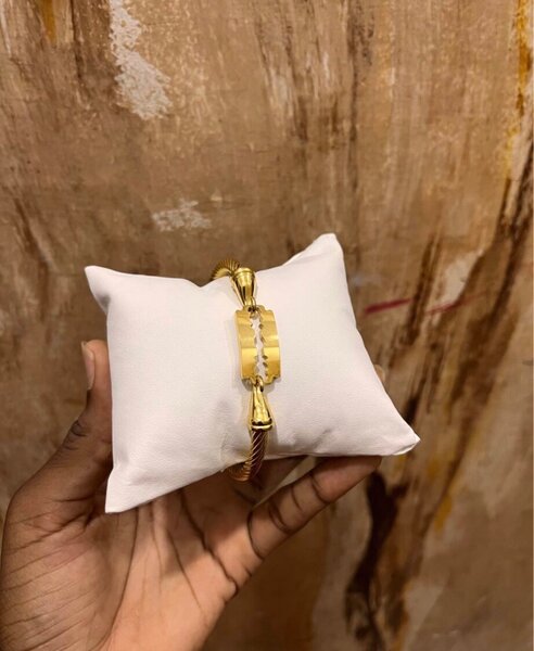 Bracelet doré élégant