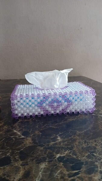 Boîte à mouchoirs perlée