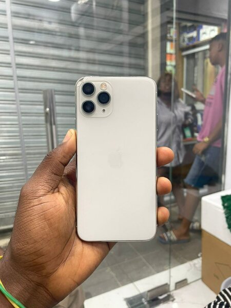 iPhone 11pro 64giga tout passe