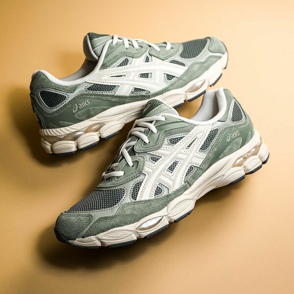 Baskets ASICS Vertes