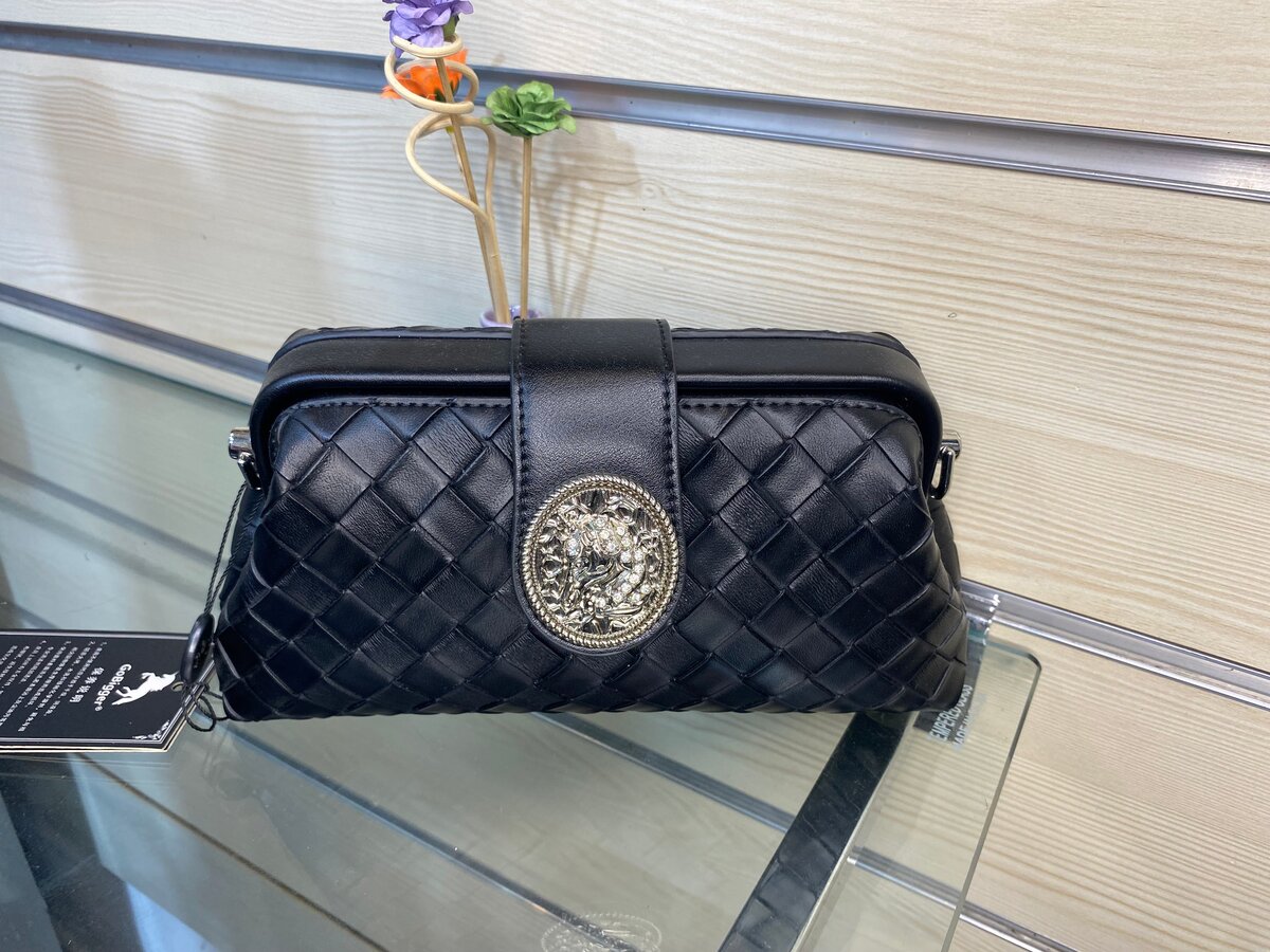 Pochette en cuir tressé