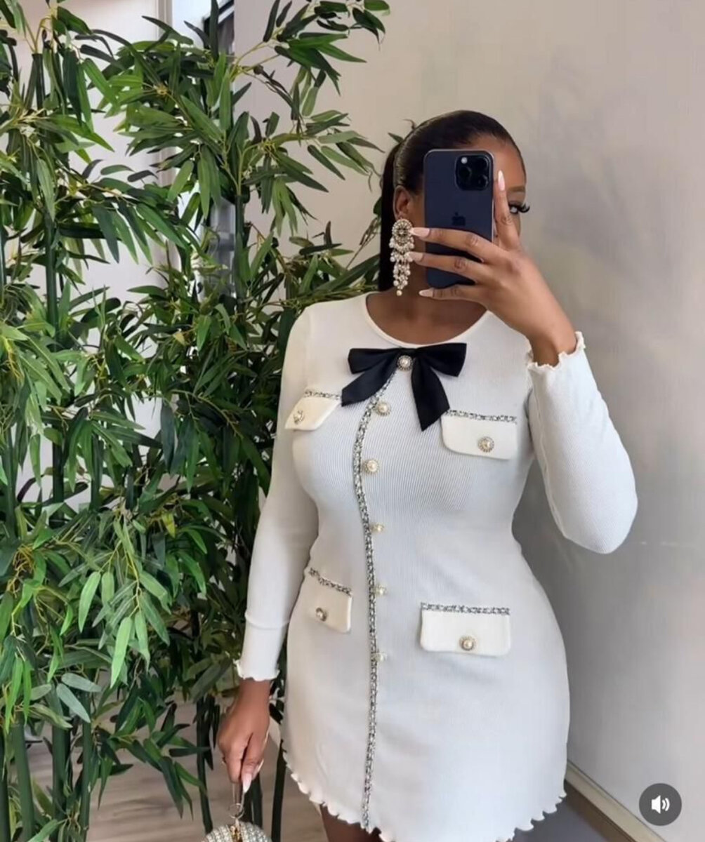 Robe élégante avec nœud noir