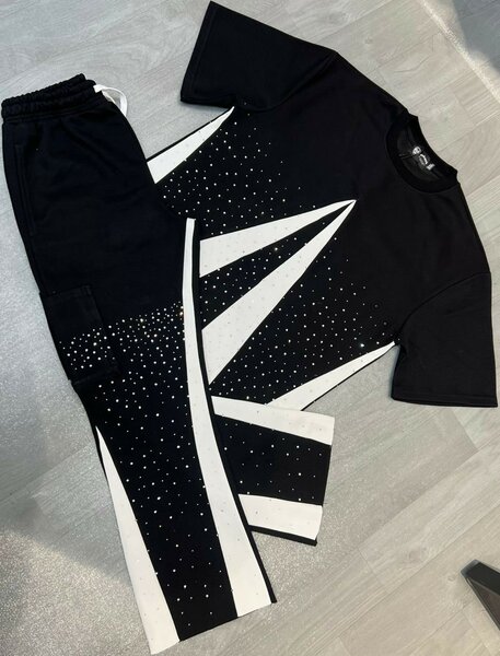 Ensemble sportif noir moderne