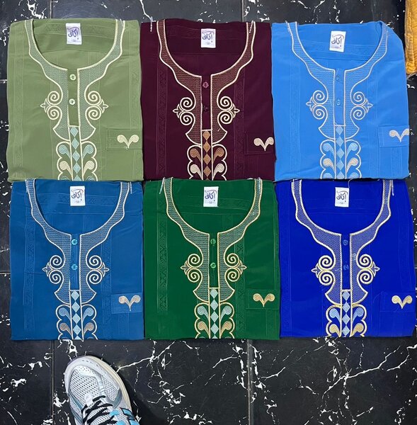 Tuniques africaines brodées