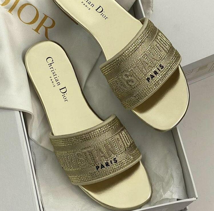 Quality stock slippers