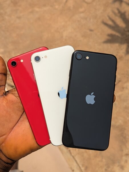 UK used iphone SE 2020 MODEL ,
