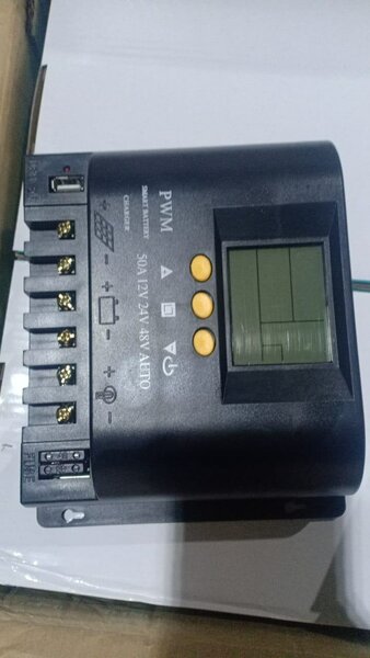 50-Ampere battery solar charger