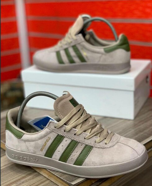Adidas classiques élégants