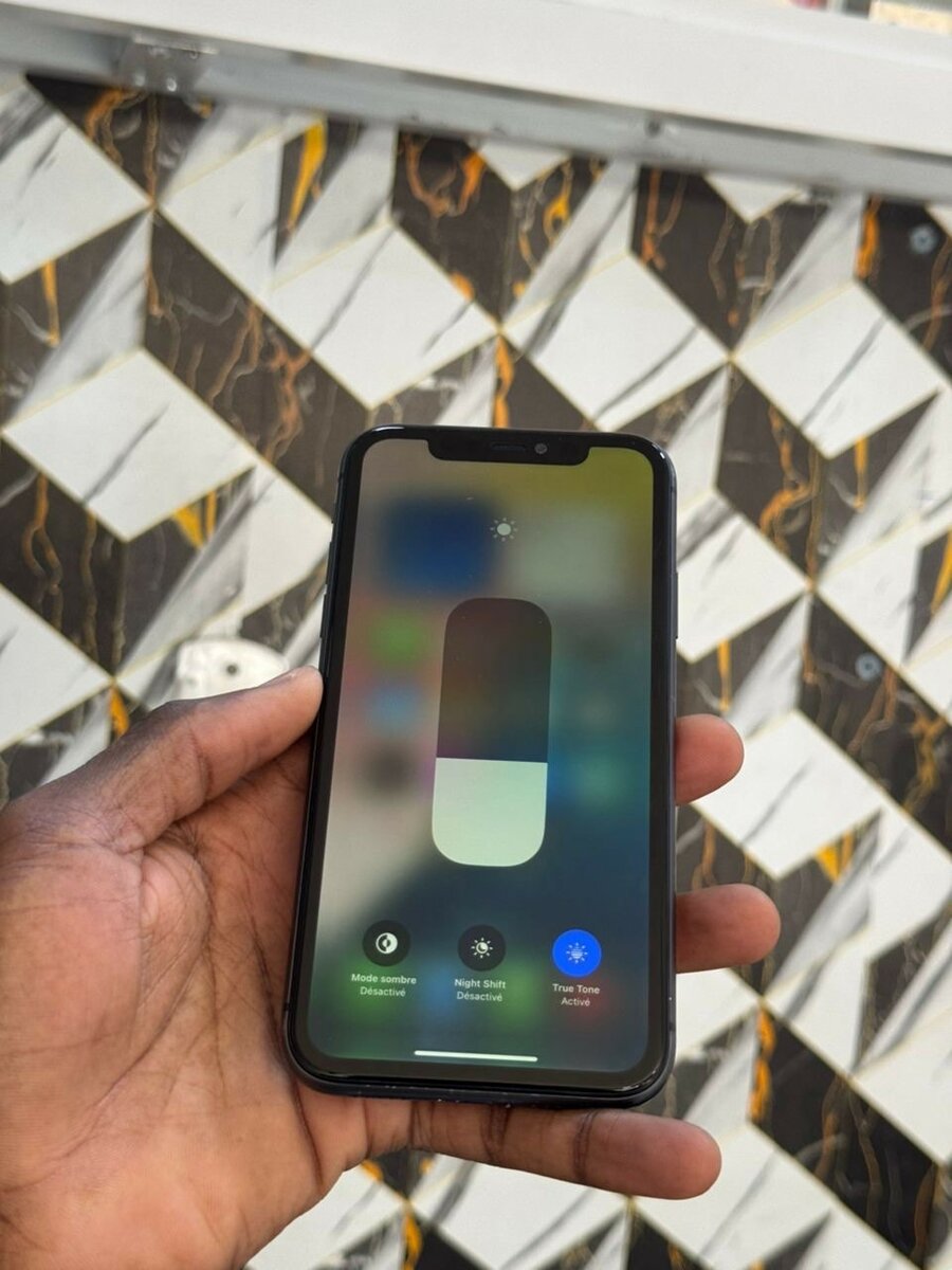 iPhone 11 64giga casineuf sans Face ID