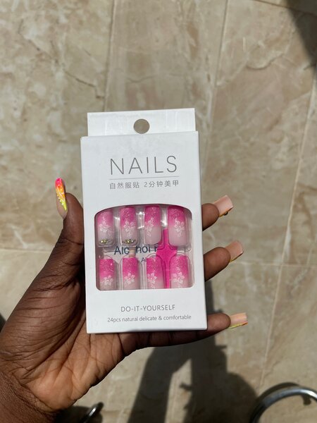 Press on nails
