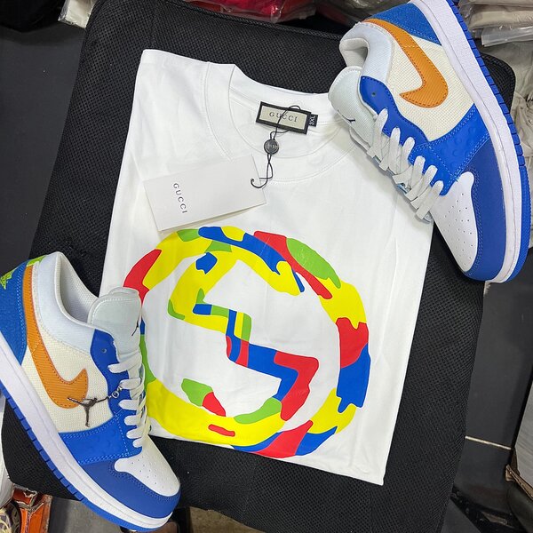 TEE-SHIRTS + CHAUSSURES