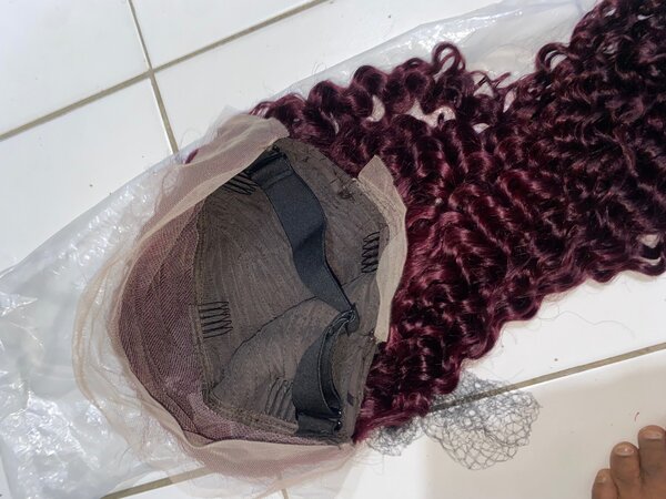 Perruque Bouclée Bordeaux