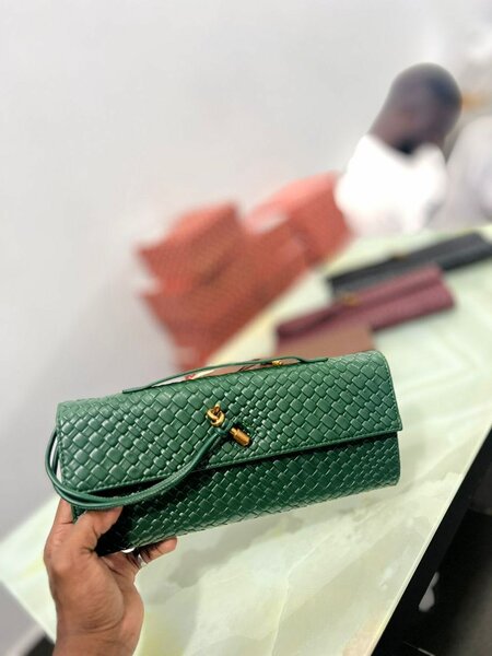 Élégant sac pochette en cuir