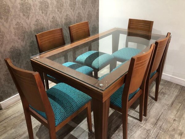 Table à manger en verre