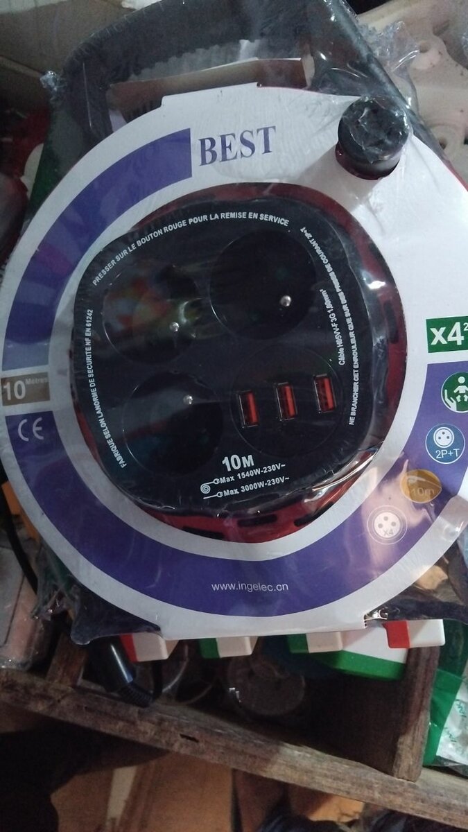 Rallonge multiprise 10m 3 prises avec 3 ports usb