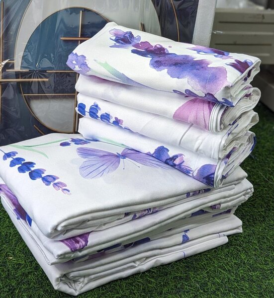  set includes 2 bedsheets and 4 pillowcases.