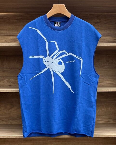Gilet bleu avec araignée blanche