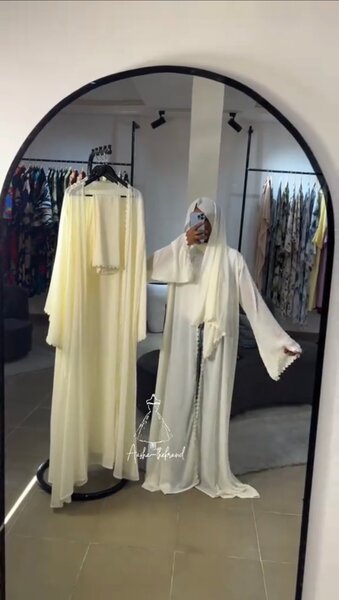 Élégante Abaya Classique