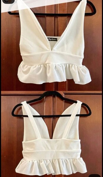 Top court avec volants