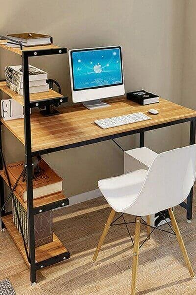 Bureau moderne avec étagères