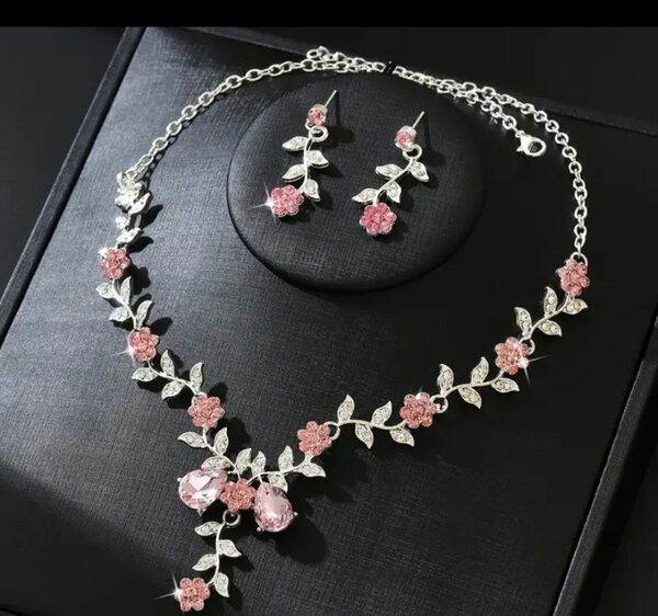 Collier et Boucles Fleurs Élégantes