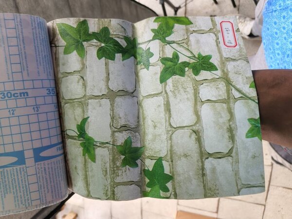 Papier peint brique lierre