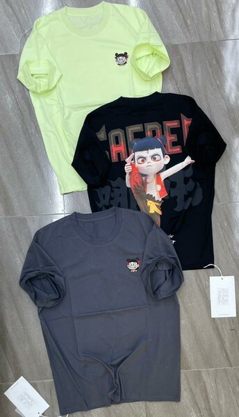 T-shirts imprimés colorés