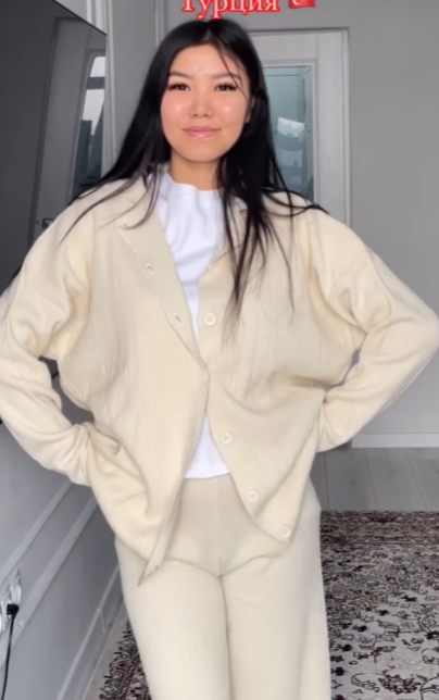 Аялдардын костюму